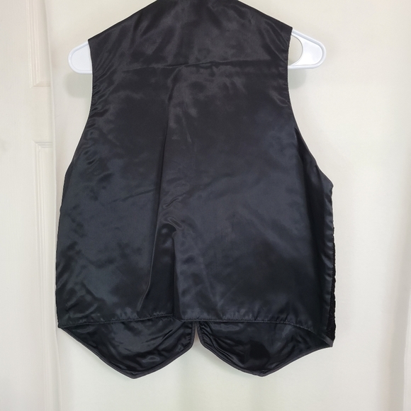 Hungarian Woman's Embroidered Outer Vest, Size: Medium Color: Floral - Picture 10 of 14